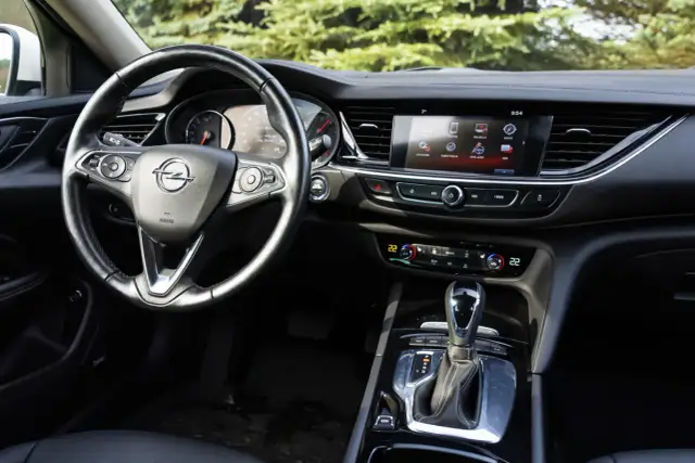 Opel Insignia jaki silnik wybrać: porównanie, wydajność i niezawodność