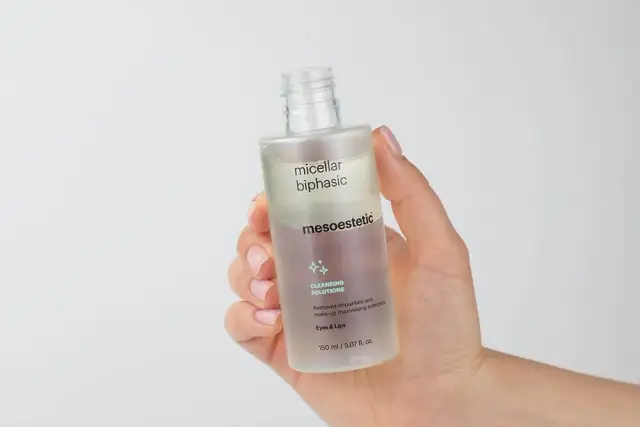 Skuteczne sposoby na zmycie makijażu bez wacików dla wrażliwej skóry