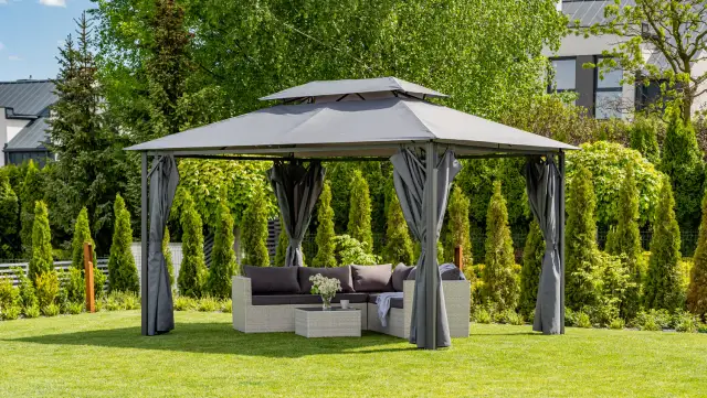 Jak zabezpieczyć pawilon ogrodowy przed wiatrem i uniknąć zniszczeń