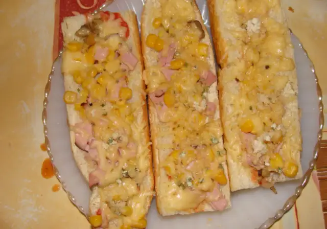 Sekret idealnej domowej zapiekanki z szynką: przepis krok po kroku