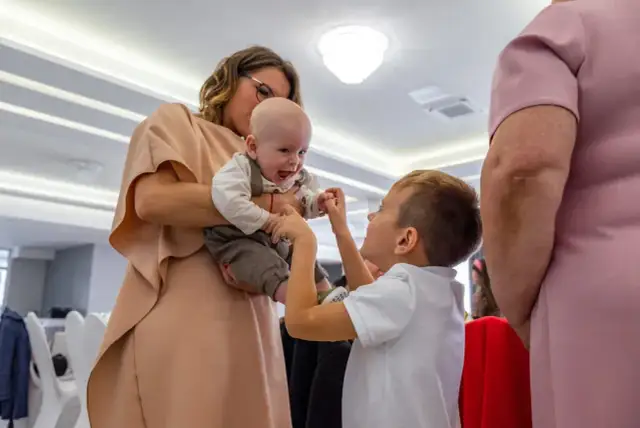 Ile bierze fotograf za chrzciny? Ceny i co warto wiedzieć