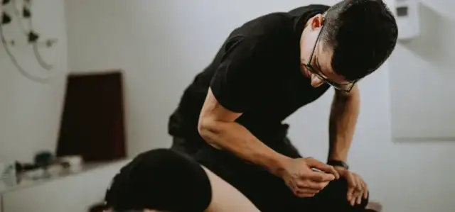 Ćwiczenia przed endoprotezą biodra: Klucz do szybkiej sprawności