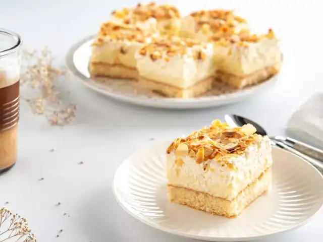 Przepis na ciasto z kokosem i budyniem, które zachwyci każdego smakosza
