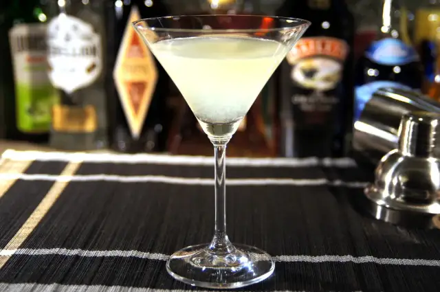 Ile procent ma drink kamikaze? Sprawdź zawartość alkoholu!