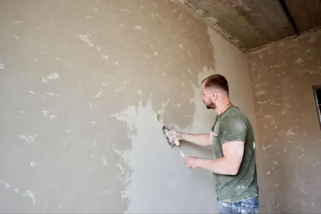 Kiedy zacierać tynk cementowo-wapienny? Poznaj idealny moment