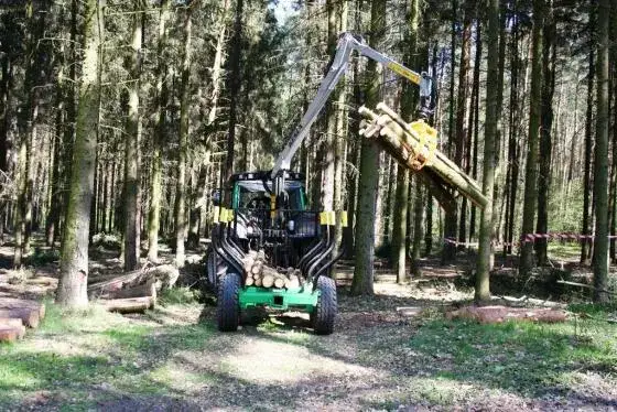  Przyczepy leśne i zrywkowe - idealne rozwiązanie do pracy w lesie
