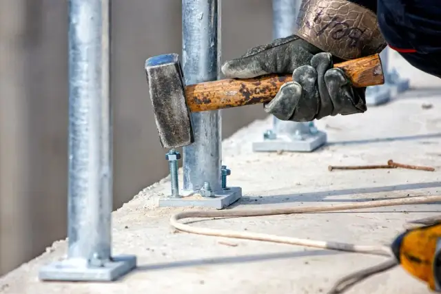 Kotwy do betonu: wybór, montaż i błędy poradnik eksperta