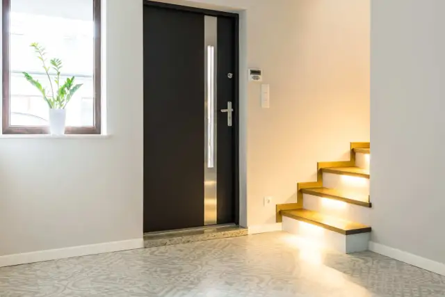 Jak obrobić drzwi wejściowe - uniknij najczęstszych błędów i zyskaj trwałość