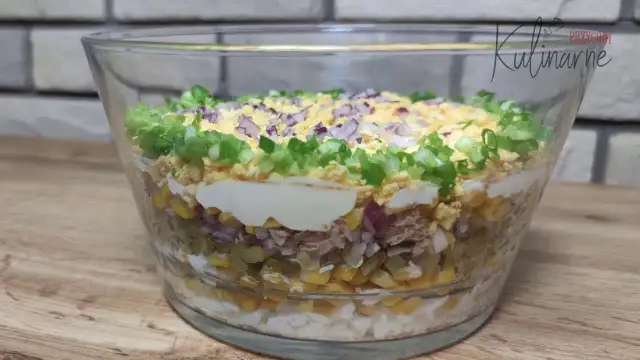 Sałatka z tuńczykiem: Przepis, wariacje i jak uniknąć błędów?