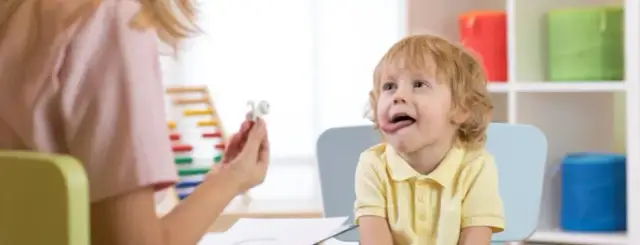 Afazja rozwojowa: objawy u dzieci, diagnoza i jak pomóc