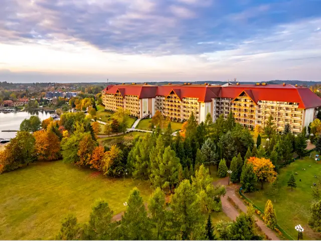 Ile pokoi ma hotel Gołębiewski w Mikołajkach? Sprawdź szczegóły!
