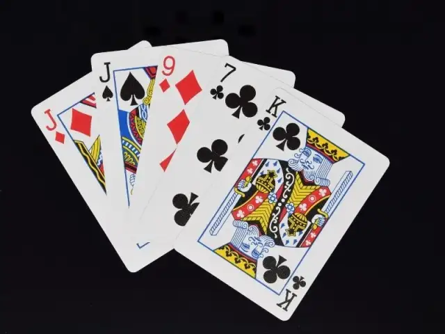 Jak grać w durnia - proste zasady i strategie dla każdego gracza