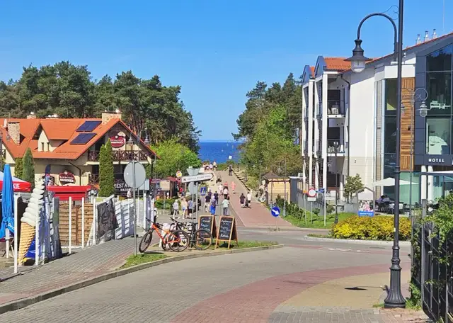 Krynica Morska – w jakim województwie leży to popularne miejsce?