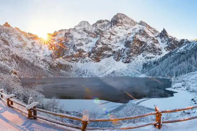 Gdzie w góry zimą: najlepsze trasy i atrakcje dla rodzin i początkujących
