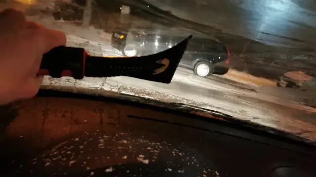 Zamarznięte szyby od środka? Skuteczne sposoby na wilgoć!