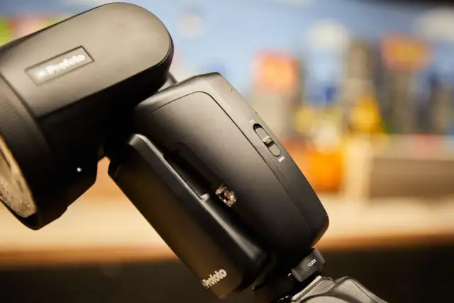 Jak włączyć lampę błyskową w aparacie - proste kroki dla każdego