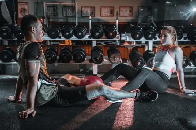 Rozciąganie przed czy po cardio? Złoty standard dla każdego treningu