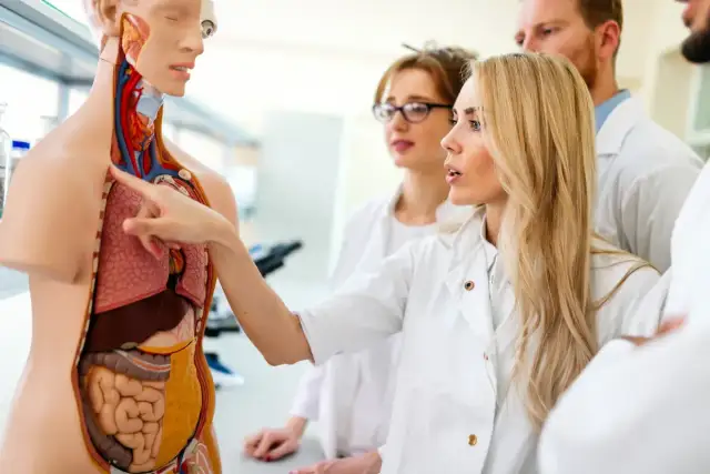 Medycyna 2025: Zwiększ swoje szanse na studia lekarskie!