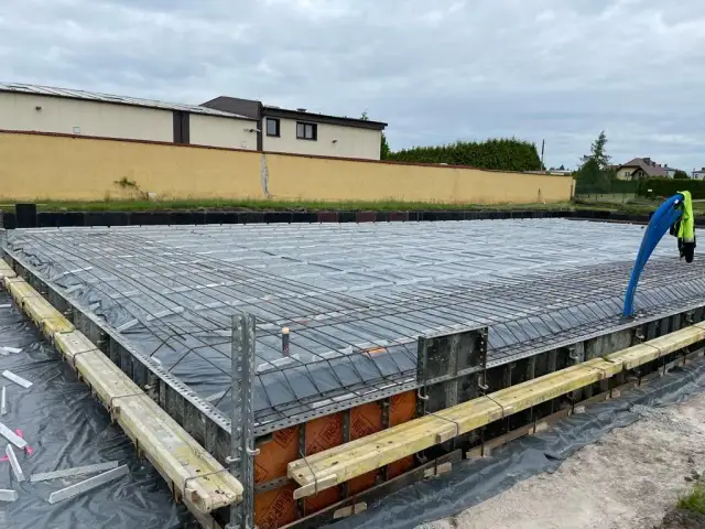 Ile stali na fundament 100m2? Zaskakujące obliczenia i porady