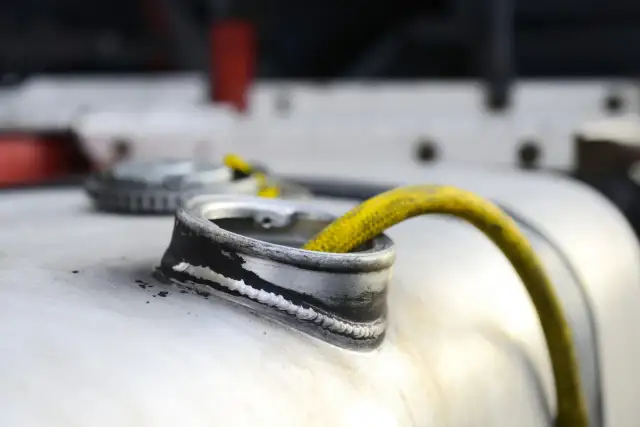 Jak kierowcy kradną paliwo? Metody, konsekwencje i jak się przed tym chronić