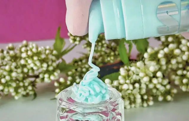 Maska do brwi farbowanych. Kiedy i dlaczego warto ją stosować?