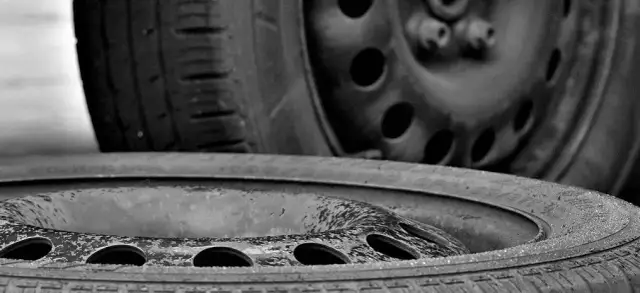 Jak przechowywać opony bez felgi, aby uniknąć ich uszkodzenia?