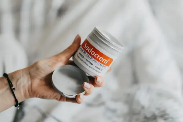 Czy Sudocrem jest dobry na pryszcze? Poznaj prawdę o jego działaniu