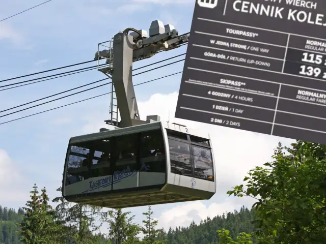 Kolejka linowa na Kasprowy Wierch w ruchu. Obok widoczny fragment cennika, pokazujący ceny biletów.