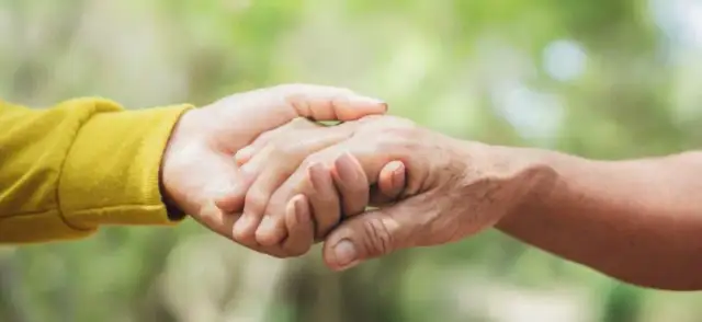 Sny o nieżyjącej babci i dziadku: kompletna interpretacja znaczenia