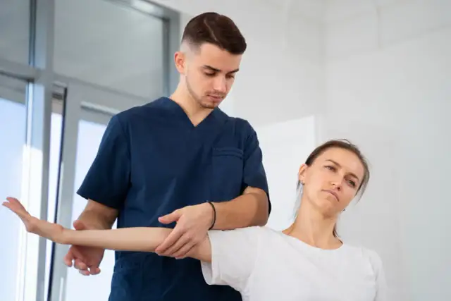 Fizjoterapeuta a rehabilitant: Kto jest kim? Rozwiej wątpliwości!