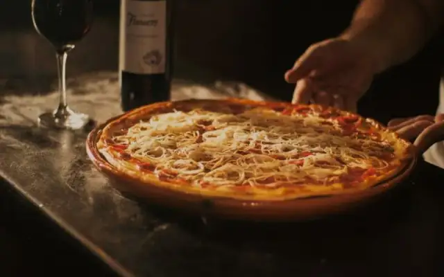 Jak długo piec pizzę Guseppe, aby uzyskać idealny efekt?