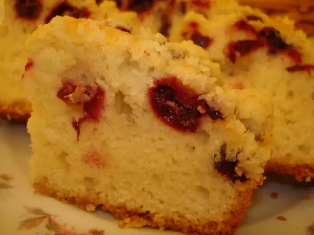 Prosty przepis na ciasto jogurtowe z wiśniami, które zachwyci każdego