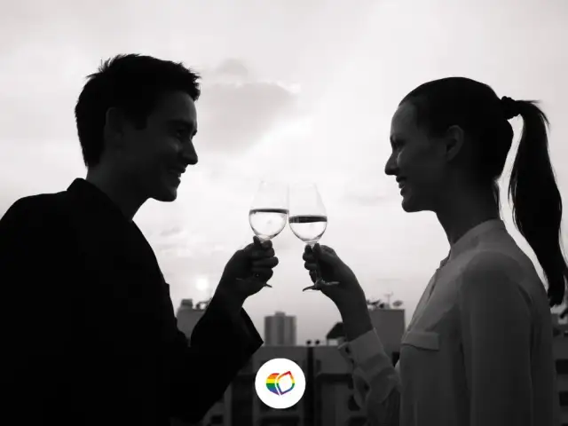 Jak flirtować na pierwszej randce, aby uniknąć niezręczności i zyskać zainteresowanie