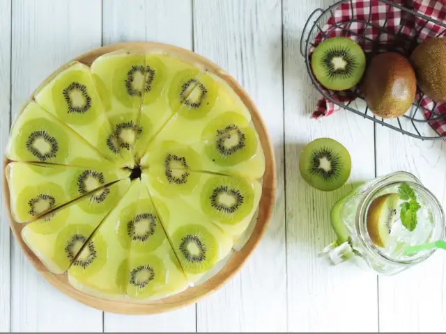 Galaretka z kiwi nie tężeje? Enzymy! 3 metody na idealny deser.