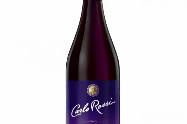 Ile kosztuje wino Carlo Rossi? Ceny, porównania i najlepsze oferty