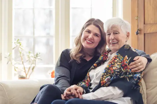 Jak załatwić zasiłek opiekuńczy na osobę starszą bez zbędnych problemów