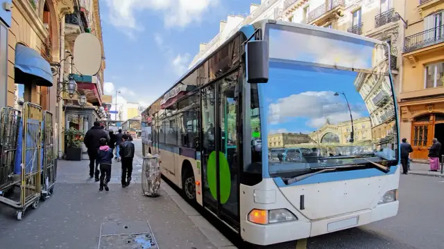 Jak dojechać do Wersalu z centrum Paryża - najwygodniejsze opcje transportu