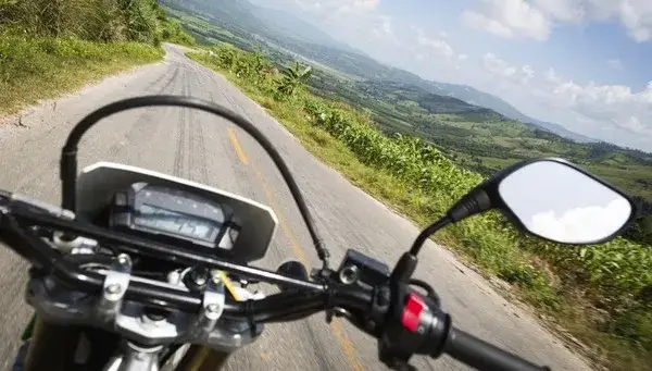 Kamera na kask motocyklowy: Wybierz idealną! Poradnik eksperta