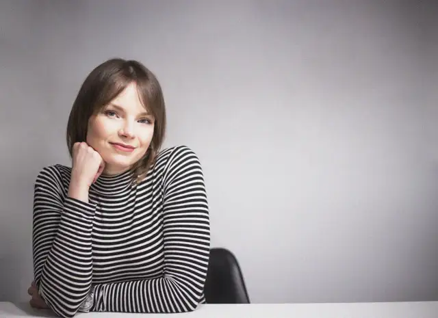 Jak ozdobić ścianę w pokoju: kreatywne pomysły na wyjątkową aranżację