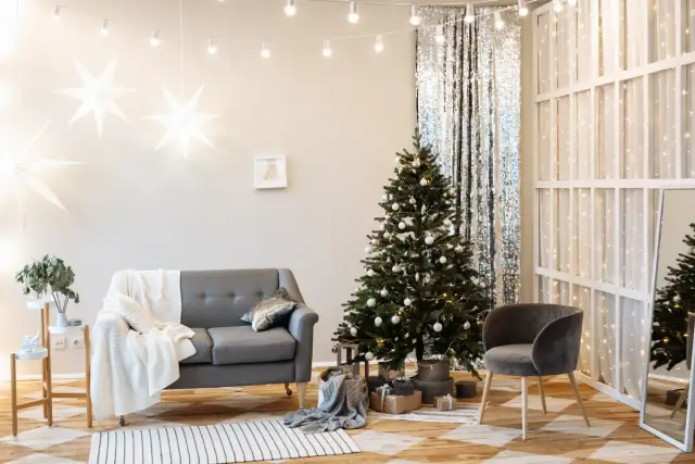 Biała choinka jakie ozdoby wybrać, aby zachwycić gości?