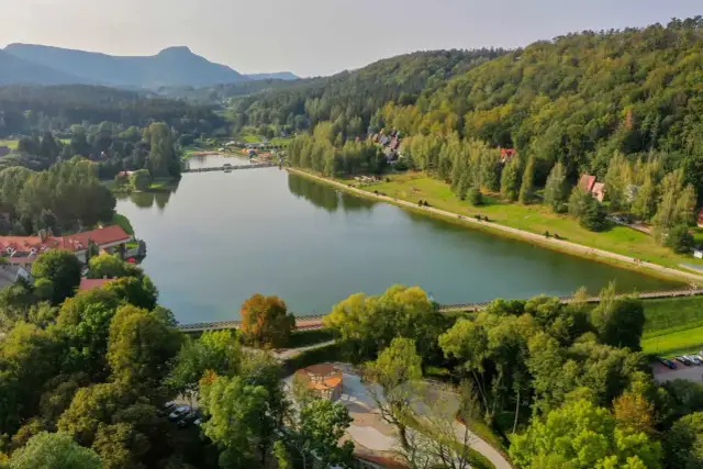 Dolnośląskie jeziora z dziećmi: Sprawdzone miejsca na udany wypad!