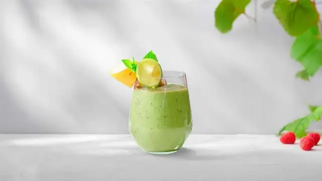 Zdrowy koktajl że szpinakiem i bananem, który pokochasz na śniadanie