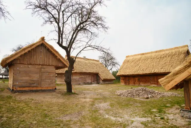 Lipce Reymontowskie skansen - odkryj tajemnice wiejskiego życia