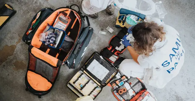 Kto może udzielić pierwszej pomocy? Obowiązki i odpowiedzialność w Polsce