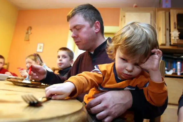 Rodzina zastępcza zawodowa ile zarabia? Sprawdź, ile możesz zyskać