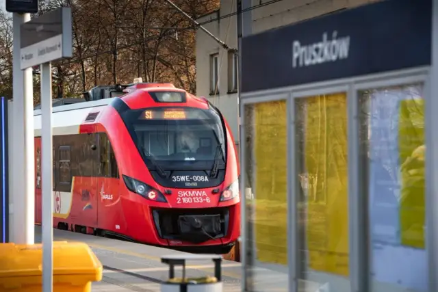 Pociąg S1 Warszawa Zachodnia: Peron? Sprawdź aktualne info!