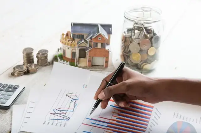 Ile wynosi podatek od sprzedaży działki? Sprawdź, by nie przepłacić