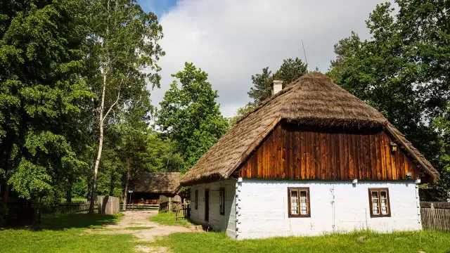 Muzeum Wsi Radomskiej: Odkryj skansen! Ceny, atrakcje, dojazd
