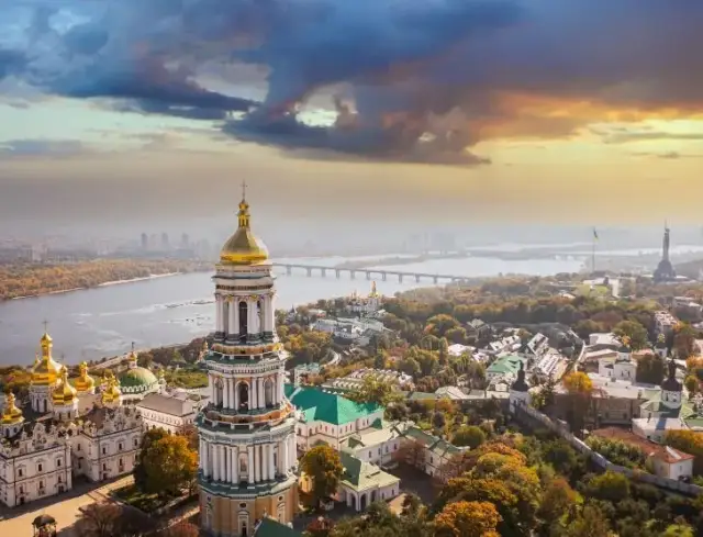 Czy w Kijowie jest bezpiecznie? Odkryj ryzyka i realia podróży