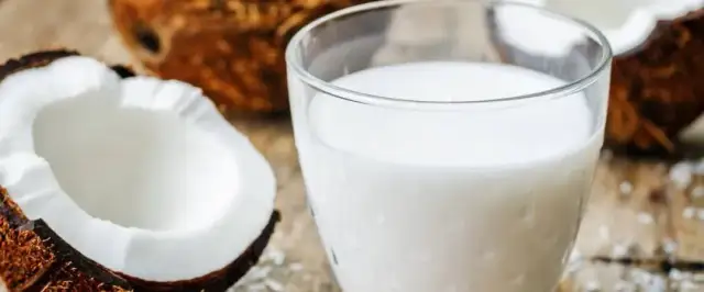 Ile kcal ma mleko kokosowe? Sprawdź, czy warto je pić
